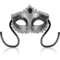 Preview: Silberne venezianische Maske mit schwarzem Band und Spitzenverzierungen.