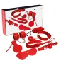 Preview: Rotes Bondage-Set mit Handschellen, Augenmaske, Seil, Peitsche und Knebel, abgebildet vor der Verpackung.