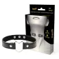 Preview: Schwarzes Choker-Halsband mit Herzanhänger, verpackt in einer Schachtel mit Bild einer Person, die das Halsband trägt.
