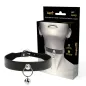 Preview: Schwarzes, handgefertigtes Choker-Halsband mit silbernem Ring und Glocke, verpackt in einer stilvollen Box.