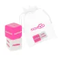 Preview: Two dice with French words, pink and white, next to a transparent bag with the "moresa" logo.