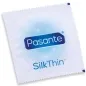 Preview: Kondomverpackung der Marke Pasante SilkThin, weiß mit blauem Logo und Schriftzug.