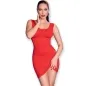 Preview: Frau in rotem, figurbetontem Kleid mit seitlichen Schnürungen, Hand am Gesicht, vor weißem Hintergrund.