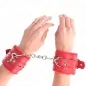 Preview: gefütterte Handgelenkfesseln Mit Löchern Rot – Kink