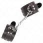 Preview: Handgelenkfesseln Schwarz Mit Rotem Futter – Kink