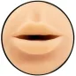 Preview: Nahaufnahme eines runden Objekts mit einer Öffnung, die wie menschliche Lippen geformt ist.