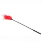 Preview: Mehrere Rote Kitzelfedern 45cm – Kink