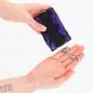 Preview: Kurze Handgelenksfesseln Aus Samt + Nylon Lila / Schwarz – Kink