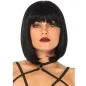 Preview: Frau mit schwarzer Bob-Perücke, dunklem Lippenstift und schwarzem Trägeroberteil.