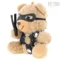 Preview: Teddybär in schwarzem Lederoutfit mit Maske und Peitsche, sitzt seitlich.