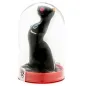 Preview: Schwarze Figur mit bunten Punkten unter einer Glashaube auf rotem Sockel.