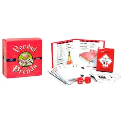Brettspiel "Verdad o Prenda" mit Karten, Würfeln und Anleitungen auf weißem Hintergrund.