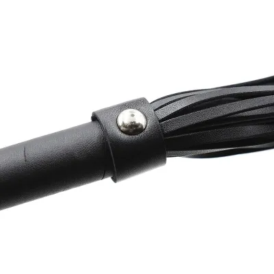 Whip with Silver Rivets – Ohmama