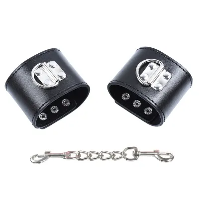 Handschellen Mit Nieten Und Karabiner – Ohmama