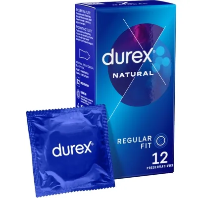 Blaue Durex-Verpackung mit 12 Kondomen, daneben ein einzelnes verpacktes Kondom.
