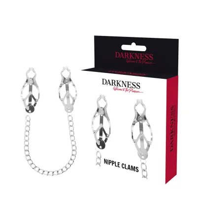 Silberne Nippelklemmen mit Kette, Verpackung mit "Darkness" und "Nipple Clamps" Aufschrift.