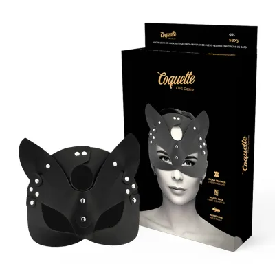 Schwarze Maske mit Katzenohren vor Verpackung mit Aufschrift "Coquette Chic Desire".