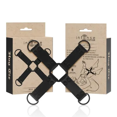 Schwarzes Hogtie-Bondage-Set vor zwei Verpackungen mit der Aufschrift "Intense Fetish".