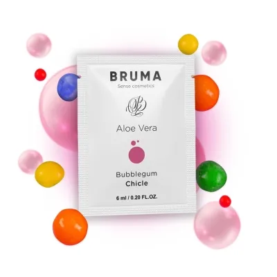 Kosmetik-Sachet mit Aloe Vera, umgeben von bunten Kugeln. Text: "BRUMA, Bubblegum Chicle, 6 ml / 0.20 FL.OZ."