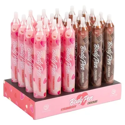 Display mit Body Pens in Erdbeer- und Schokoladengeschmack, rosa und braune Verpackungen.