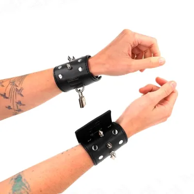 Punk Handgelenkfesseln Mit Spikes 25 X 6cm – Kink