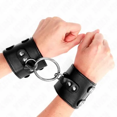 Feste Handgelenkfesseln Mit Ring Und Nieten Schwarz – Kink