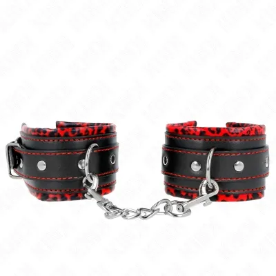 Schwarze und rote Handfesseln mit Kette, dekoriert mit Leopardenmuster.
