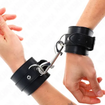 Handgelenkfesseln Nietenreihe Und Grosse Schnalle Schwarz – Kink