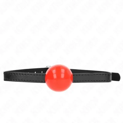 Schwarzes Lederband mit rotem Ball in der Mitte, vor weißem Hintergrund.
