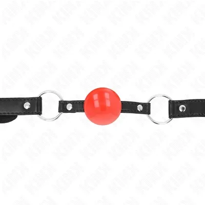 Schwarzes Lederband mit rotem Ball und Metallringen, vor weißem Hintergrund.