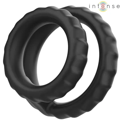 Zwei schwarze, geriffelte Ringe mit dem Logo "intense" oben rechts.