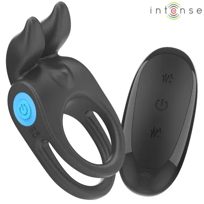 Schwarzer Vibrationsring mit Fernbedienung, blauem Einschaltknopf, Markenlogo "intense" oben rechts.