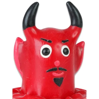 Rote Teufelsfigur mit schwarzen Hörnern, großen Augen und kleinem Bart.