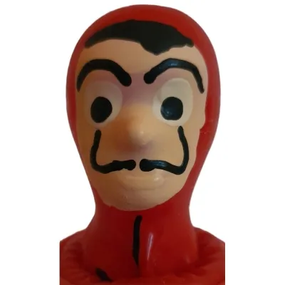 Spielzeugfigur mit rotem Anzug und schwarzem Schnurrbart, inspiriert von einer bekannten Serie.