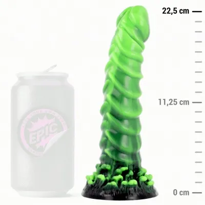 Green, spiral-shaped sculpture next to a can, with measurements from 0 to 22.5 cm.