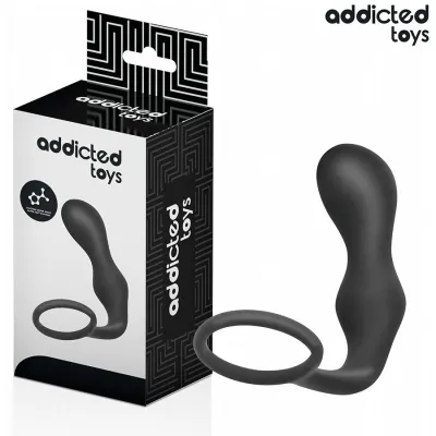 Schwarzes Sexspielzeug mit Ring neben Verpackung von "addicted toys".