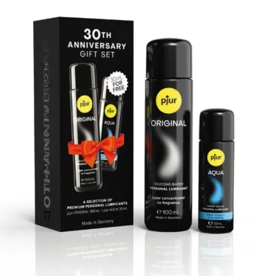 Geschenkset mit pjur Original und Aqua Gleitmitteln, 30. Jubiläum, schwarze Flaschen, rote Schleife, Made in Germany.