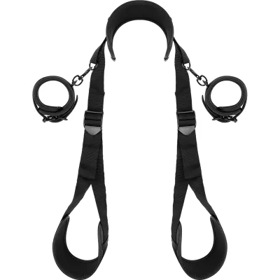 Offene Beinhaltung Mit Handschellen – Fetish Submissive