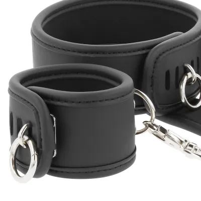 Necklace and handcuffs – Vegan leather – Fetish Submissive