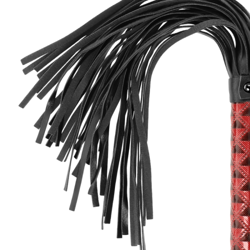Veganer Leder Flogger | Begme - Red Edition nah