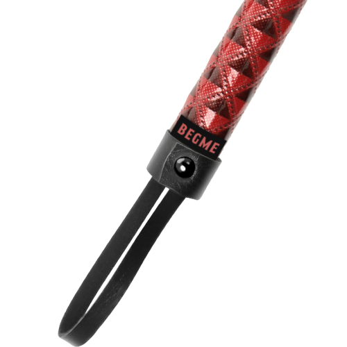Veganer Leder Flogger | Begme - Red Edition nah griff