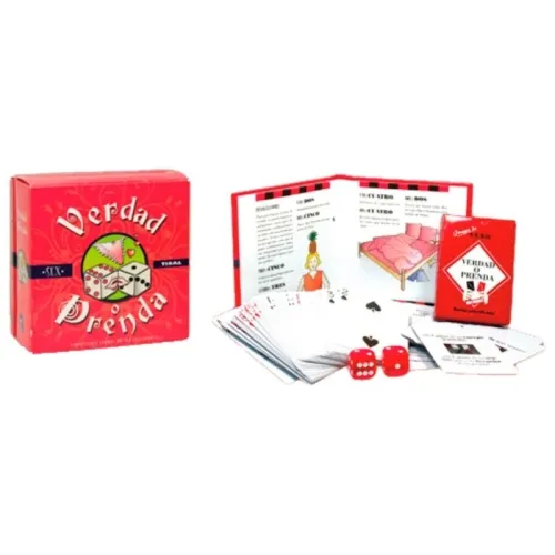 Brettspiel "Verdad o Prenda" mit Karten, Würfeln und Anleitungen auf weißem Hintergrund.