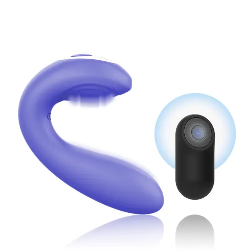 Lila C-förmiger Vibrator mit schwarzer Fernbedienung auf weißem Hintergrund.