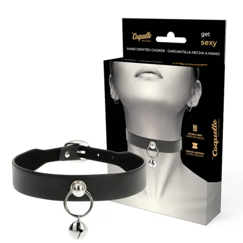 Schwarzes, handgefertigtes Choker-Halsband mit silbernem Ring und Glocke, verpackt in einer stilvollen Box.