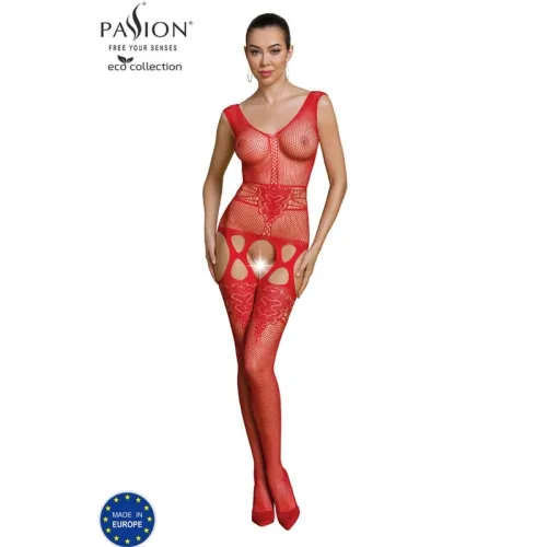 Frau in rotem Netz-Bodystocking mit Cut-Outs, stehend, lächelt. Text: "Passion Eco Collection, Made in Europe".