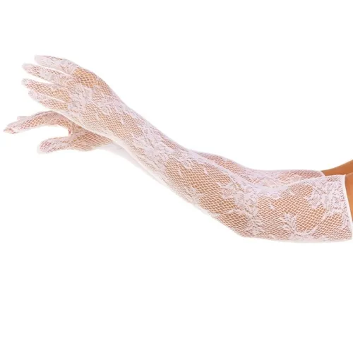 Zwei Arme in weißen Spitzenhandschuhen, die bis zum Ellenbogen reichen, vor weißem Hintergrund.
