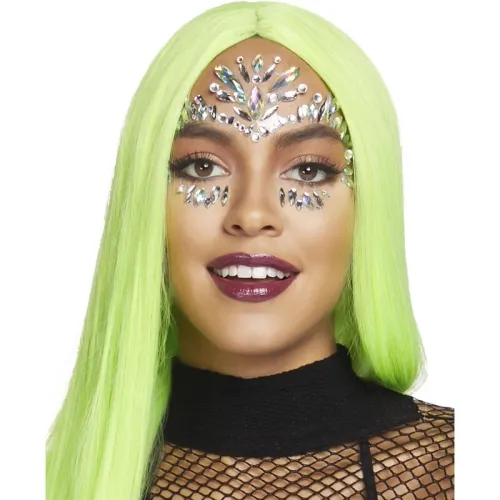 Frau mit neongrüner Perücke, Gesichtsschmuck aus Strasssteinen, dunklem Lippenstift und schwarzem Netzoberteil.