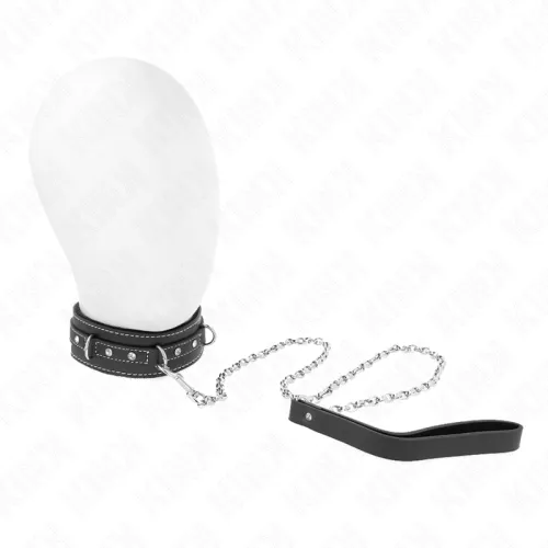 Schwarzes Halsband mit Kette und Griff auf weißem Hintergrund.