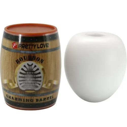 Holzfass-Design mit der Aufschrift "Pretty Love Bourbon Charming Barrel" neben einem weißen, ovalen Objekt.