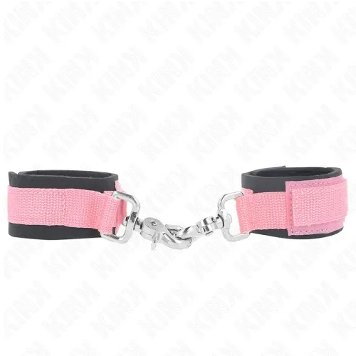 Zwei rosa Handfesseln mit schwarzem Innenfutter, verbunden durch eine silberne Kette.